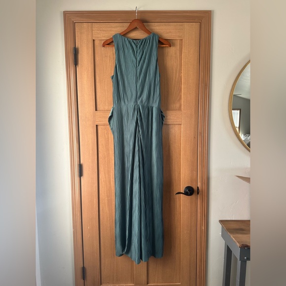 NWT Anthropologie Turquoise Marina Plisse Jumpsuit size M - Picture 15 of 15
